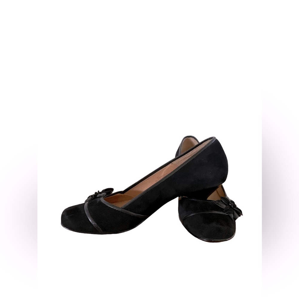 NWOT Black suede and leather Softt kitten heel shoes, size 8.